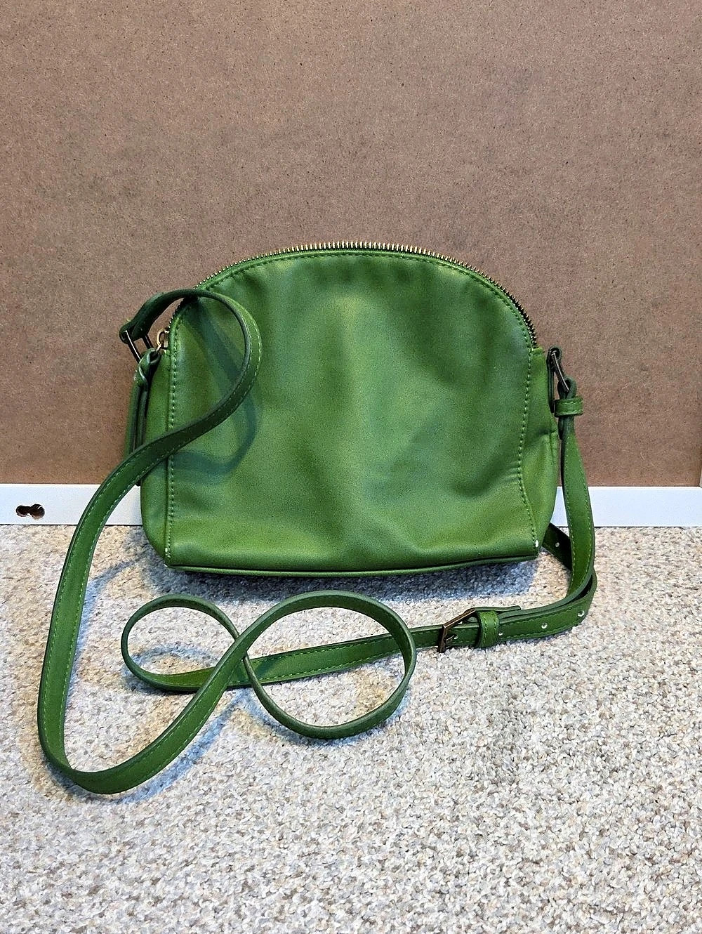 Universal Thread Crossbody Bag in Green